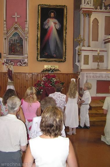 , Po uroczystości wierni długo jeszcze modlili się przed obrazem Jezusa Miłosiernego.